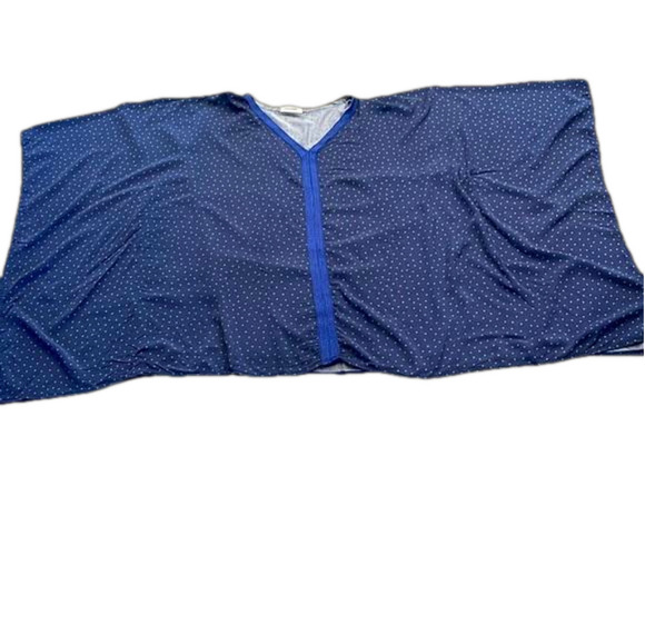 Zest d’Orient batwing coverup in light blue with white. - Picture 2 of 5